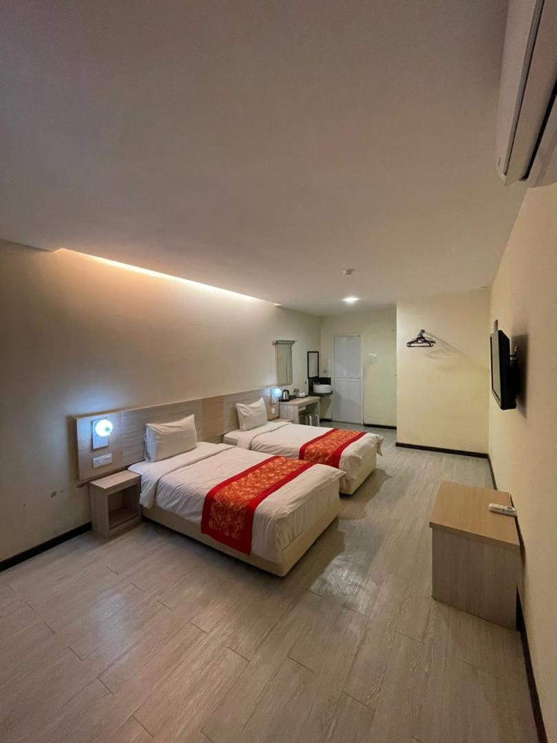 N&L Hotel 쿠알라트렝가누 외부 사진